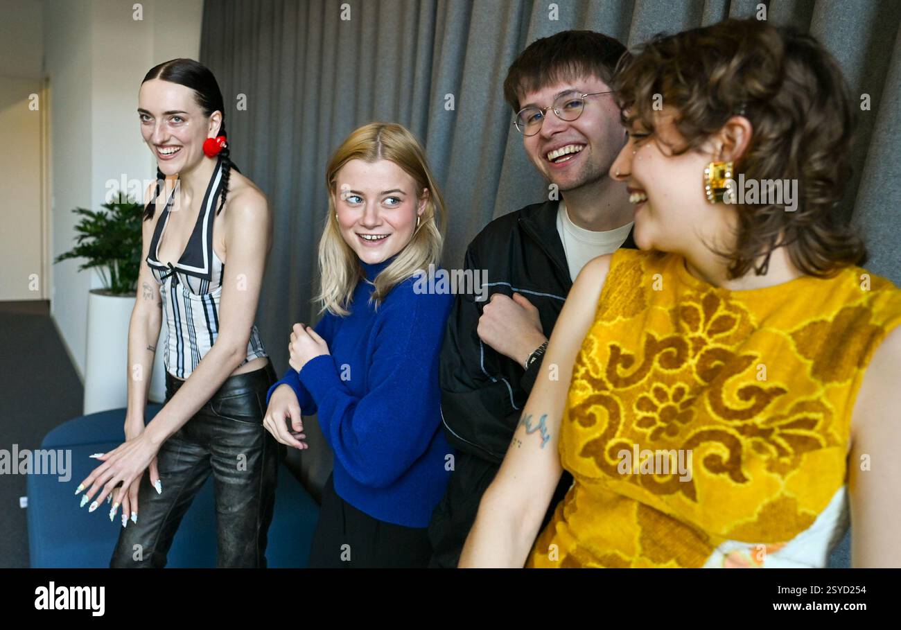 Lotta Kummer PRODUCTION - 27 February 2025, Berlin: Singer Nina Kummer from the band ...