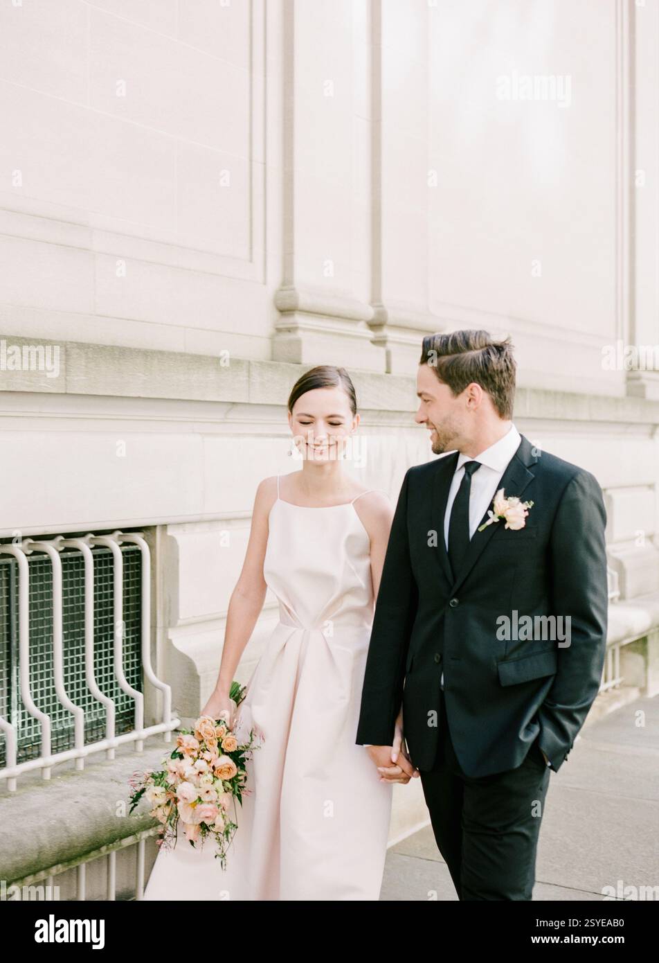 Couple dressed in formal hi-res stock photography and images - Alamy