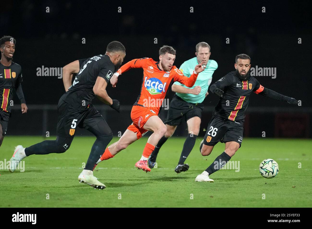 26 Samir BELLOUMOU (mar) - 07 Thibaut VARGAS (slmfc) during the Ligue 2 ...