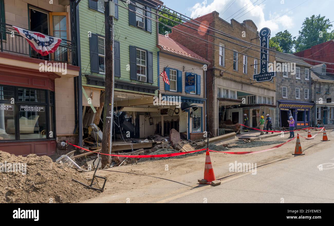 Ellicott City MD, 8-3-16 - Engineers inspect the damage on Main Street ...