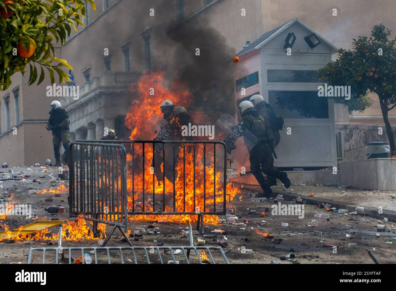 (250301) -- ATHENS, March 1, 2025 (Xinhua) -- Petrol bombs are thrown ...