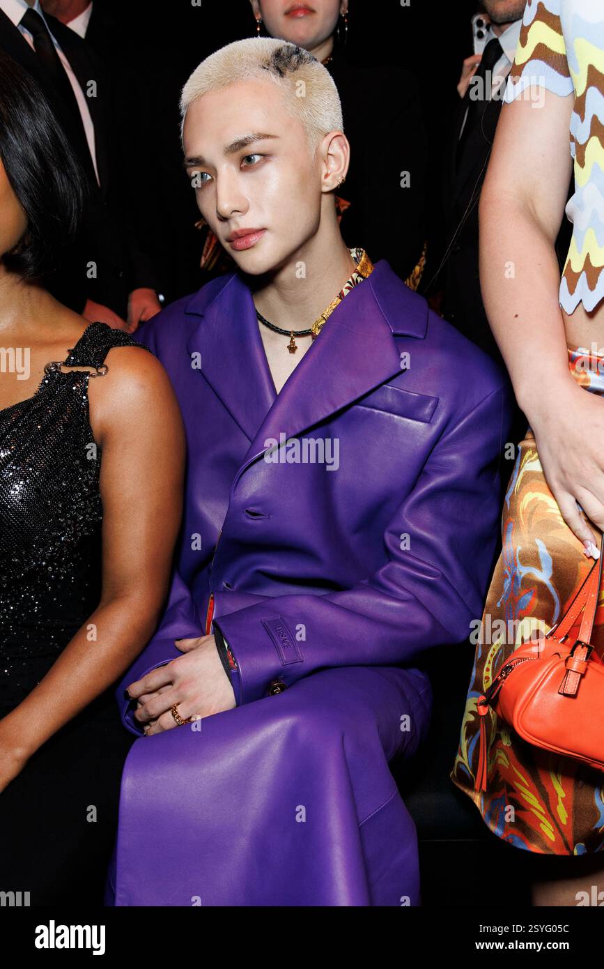 Milan, Italien. 28th Feb, 2025. Hyunjin attends VERSACE Autumn-Winter ...