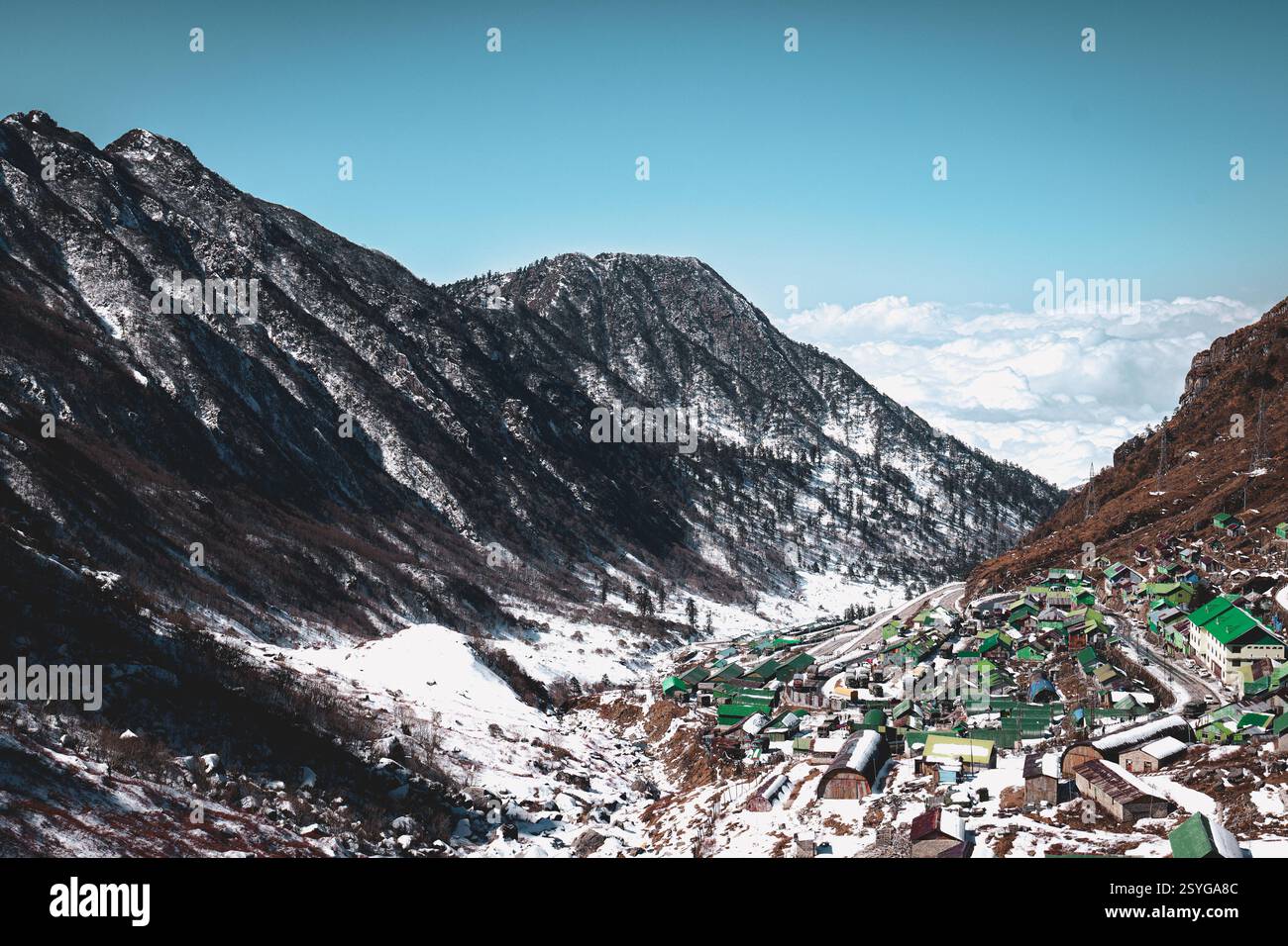 Snow capped mountains himalayas hi-res stock photography and images - Alamy