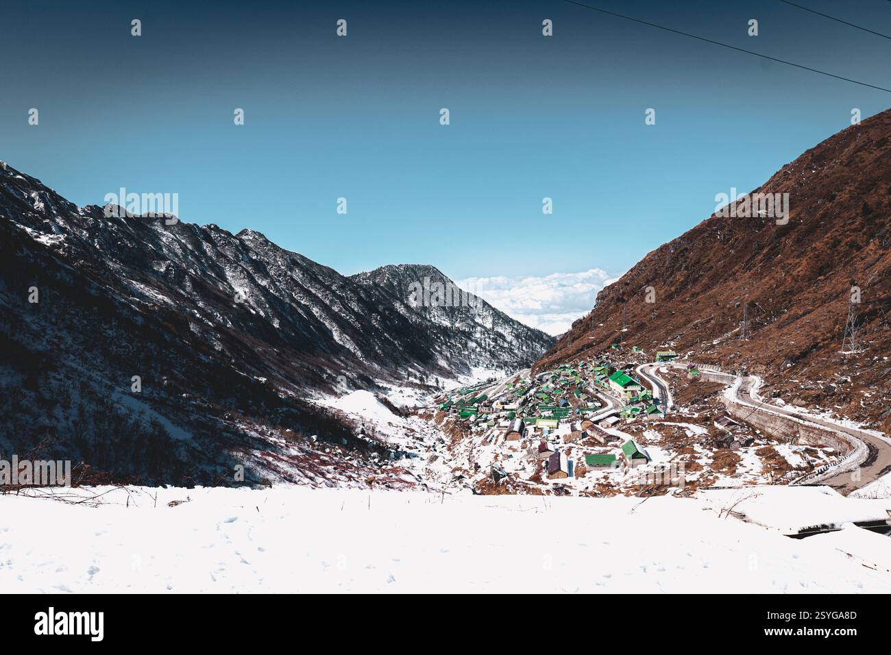 Snow capped mountains himalayas hi-res stock photography and images - Alamy