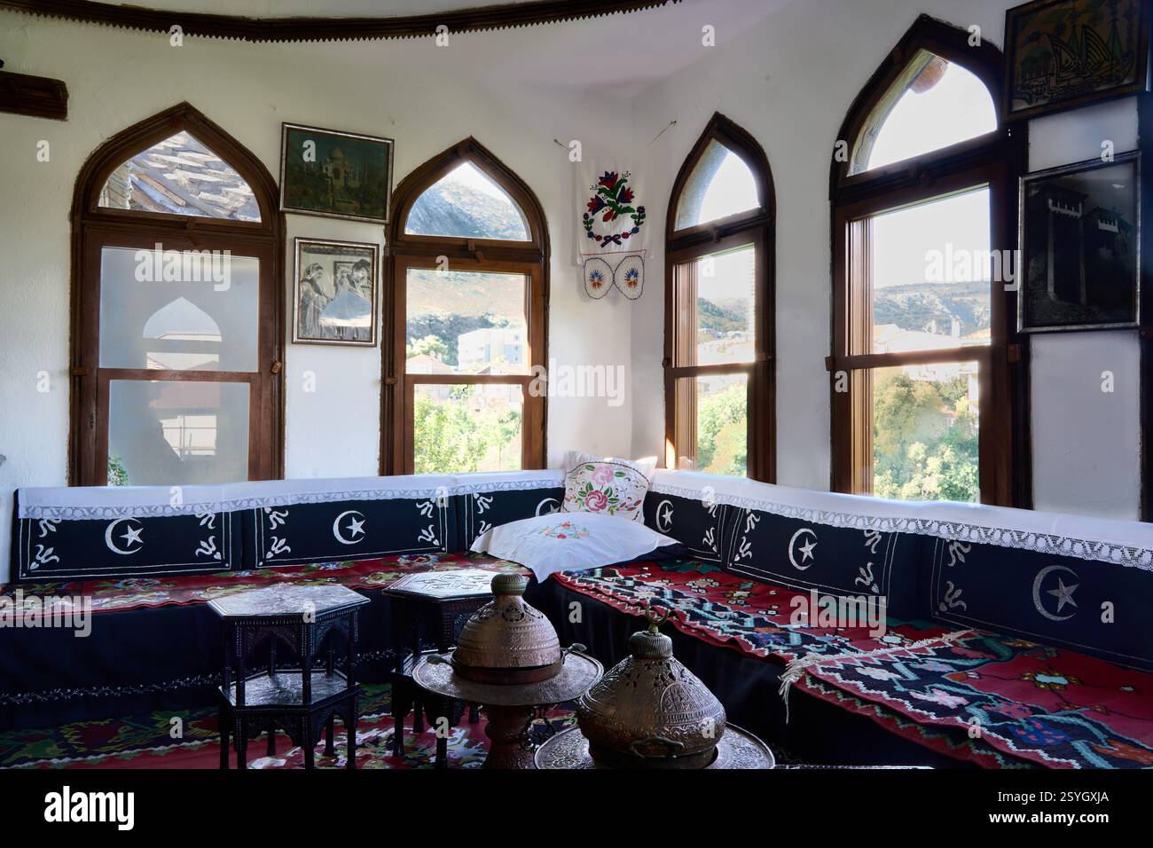 Wohnraum von Biscevica Kuc, das türkische Haus, historisches osmanisches Haus und Museum, Altstadt von Mostar, Bosnien Herzegowina Stock Photo