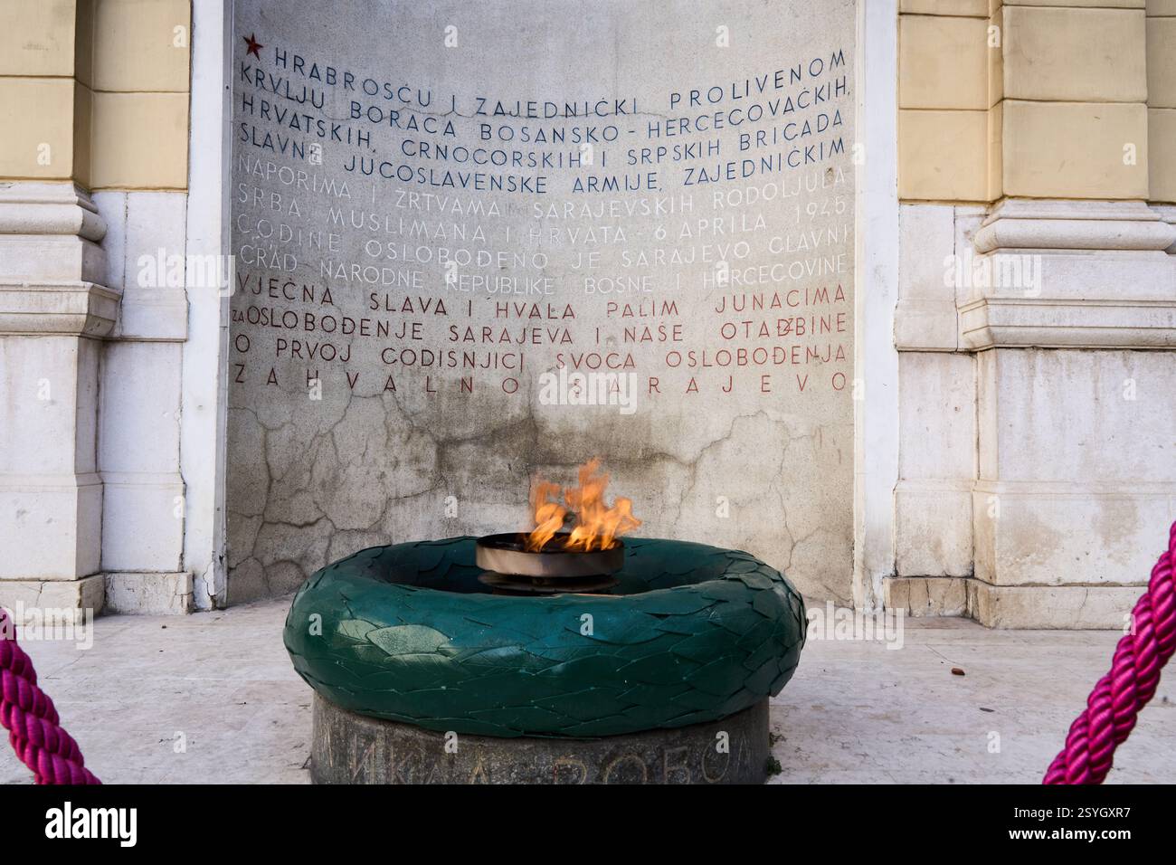 Die ewige Flamme, Gedenkstätte für die militärischen und zivilen Opfer des Zweiten Weltkriegs, Sarajevo, Bosnien Herzegowina Stock Photo