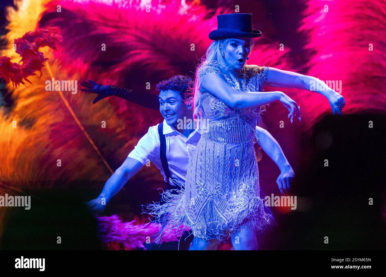 Chuqur anal uzun dildo