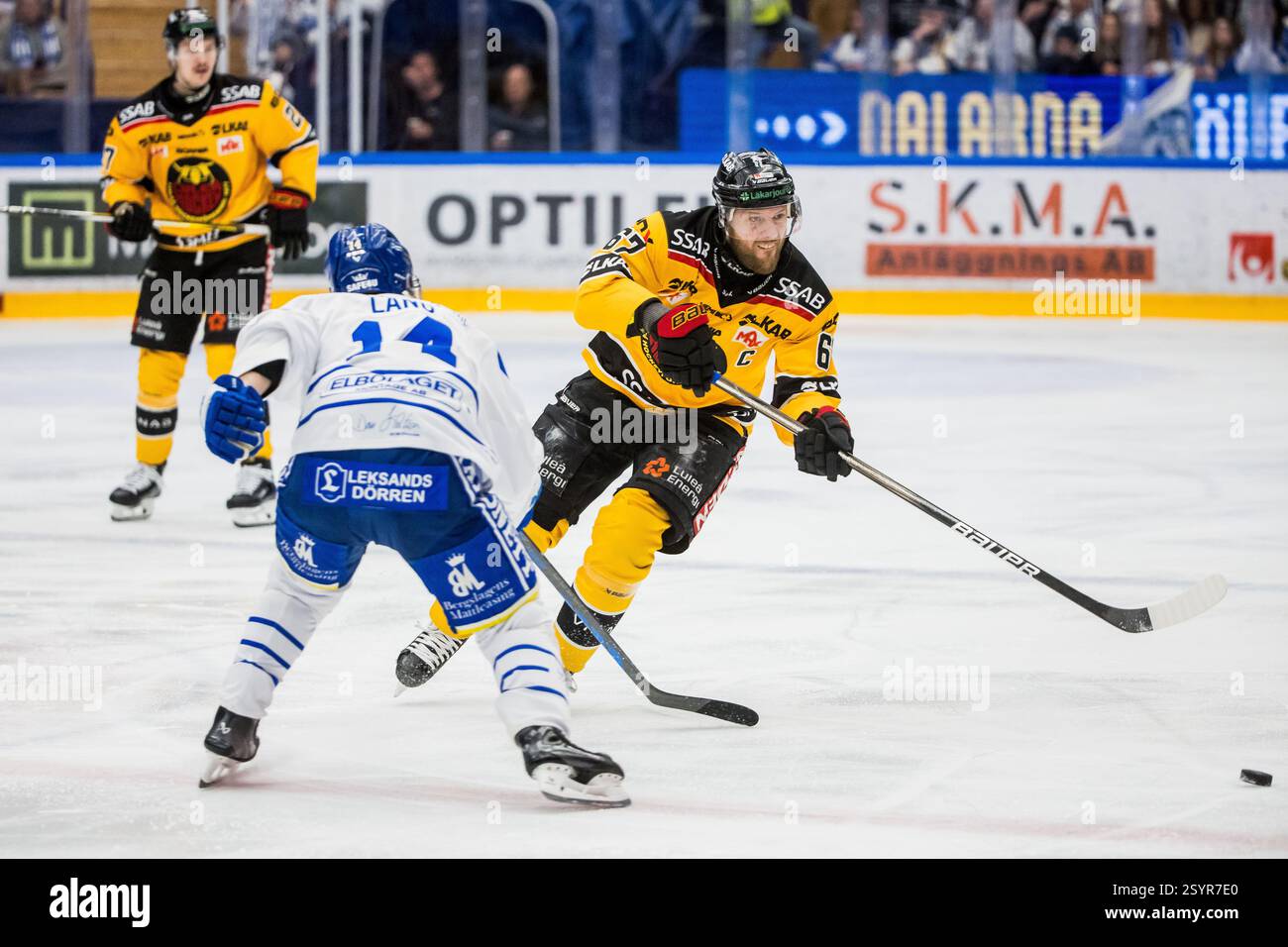 Linus Omark 250301 Luleås Linus Omark under ishockeymatchen i SHL mellan Leksand ...