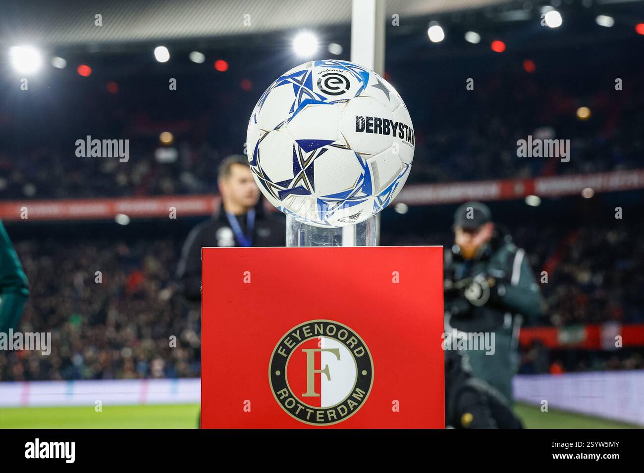 PSV Coach Peter Bosz Rewards Spanish Striker with Match Ball After Hattrick PSV Coach Peter Bosz Rewards Spanish Striker with Match Ball After Hattrick