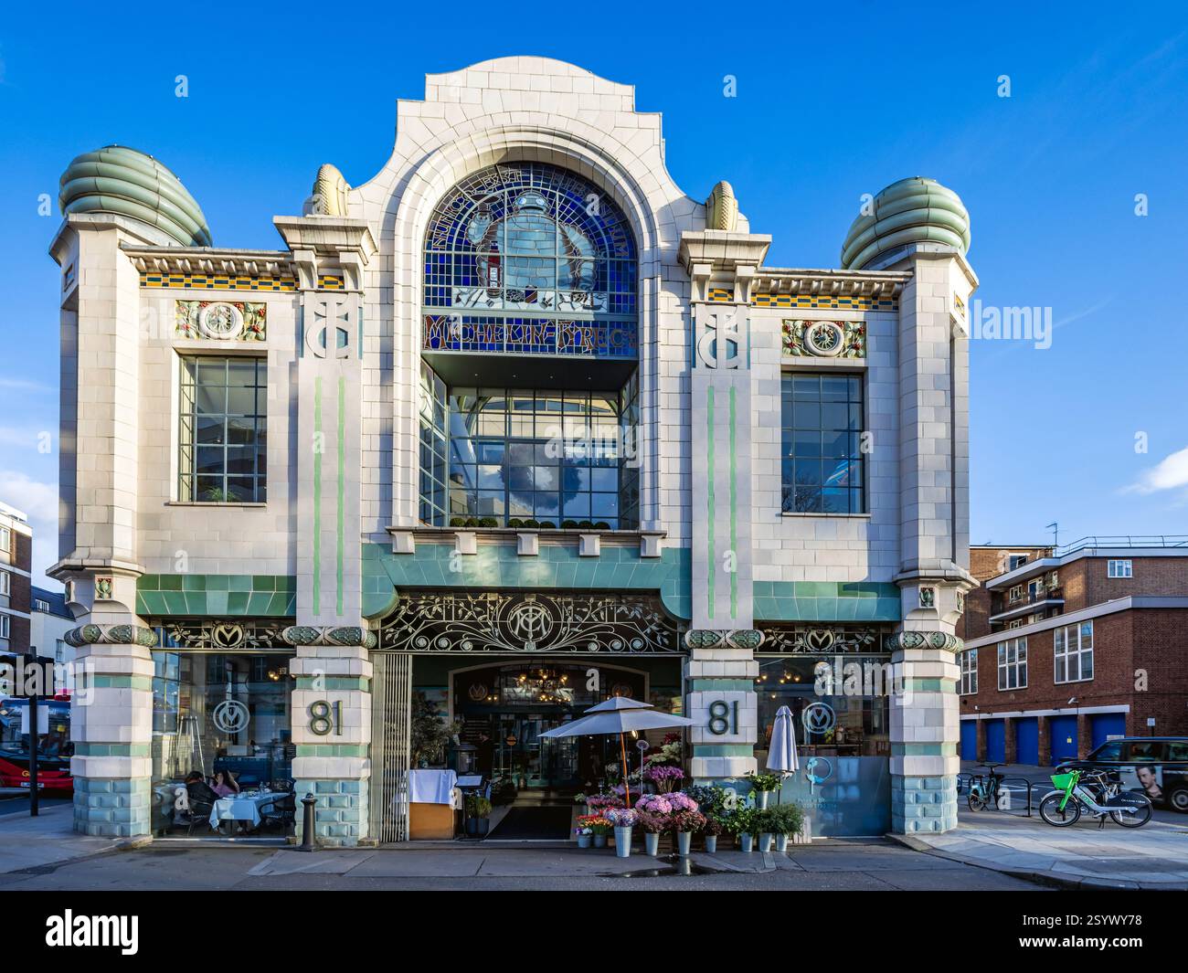 Michelin House on Fulham Road, Chelsea. This renovated, art deco building was originally built in 1909 as Michelin's Uk headquarters. Stock Photo