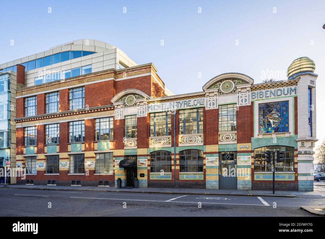 Michelin House on Fulham Road, Chelsea. This renovated, art deco building was originally built in 1909 as Michelin's Uk headquarters. Stock Photo