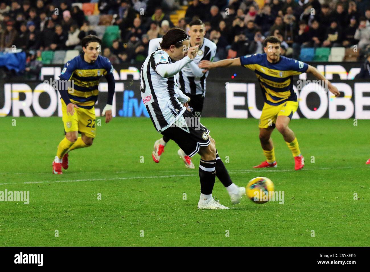 Thauvin Udinese's Florian Thauvin scores on penalty kick during the Serie A ...