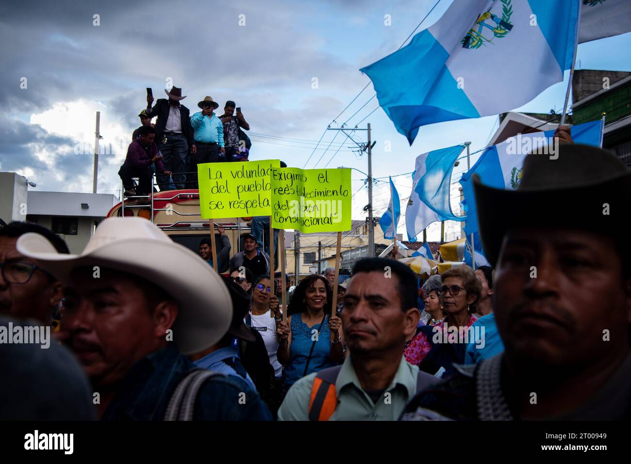 Guatemala City, Guatemala City, Guatemala. 2nd Oct, 2023. Guatemalans took to the streets again this Monday to demonstrate in favor of democracy, demand respect for the popular vote expressed at the polls and seek to cease the judicial actions that have been initiated within the framework of the 2023 electoral process, in which BERNARDO ARÃ‰VALO and KARIN HERRERA, from the Movimiento Semilla party, were elected as the presidential duo. (Credit Image: © Fernando Chuy/ZUMA Press Wire) EDITORIAL USAGE ONLY! Not for Commercial USAGE! Credit: ZUMA Press, Inc./Alamy Live News Stock Photo