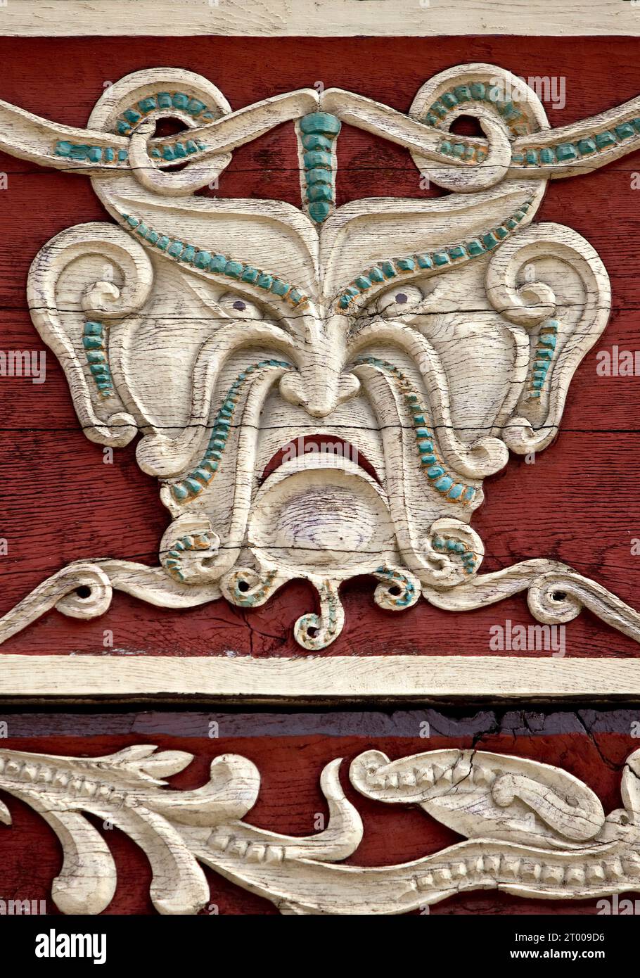 Wood carving facade hi-res stock photography and images - Alamy