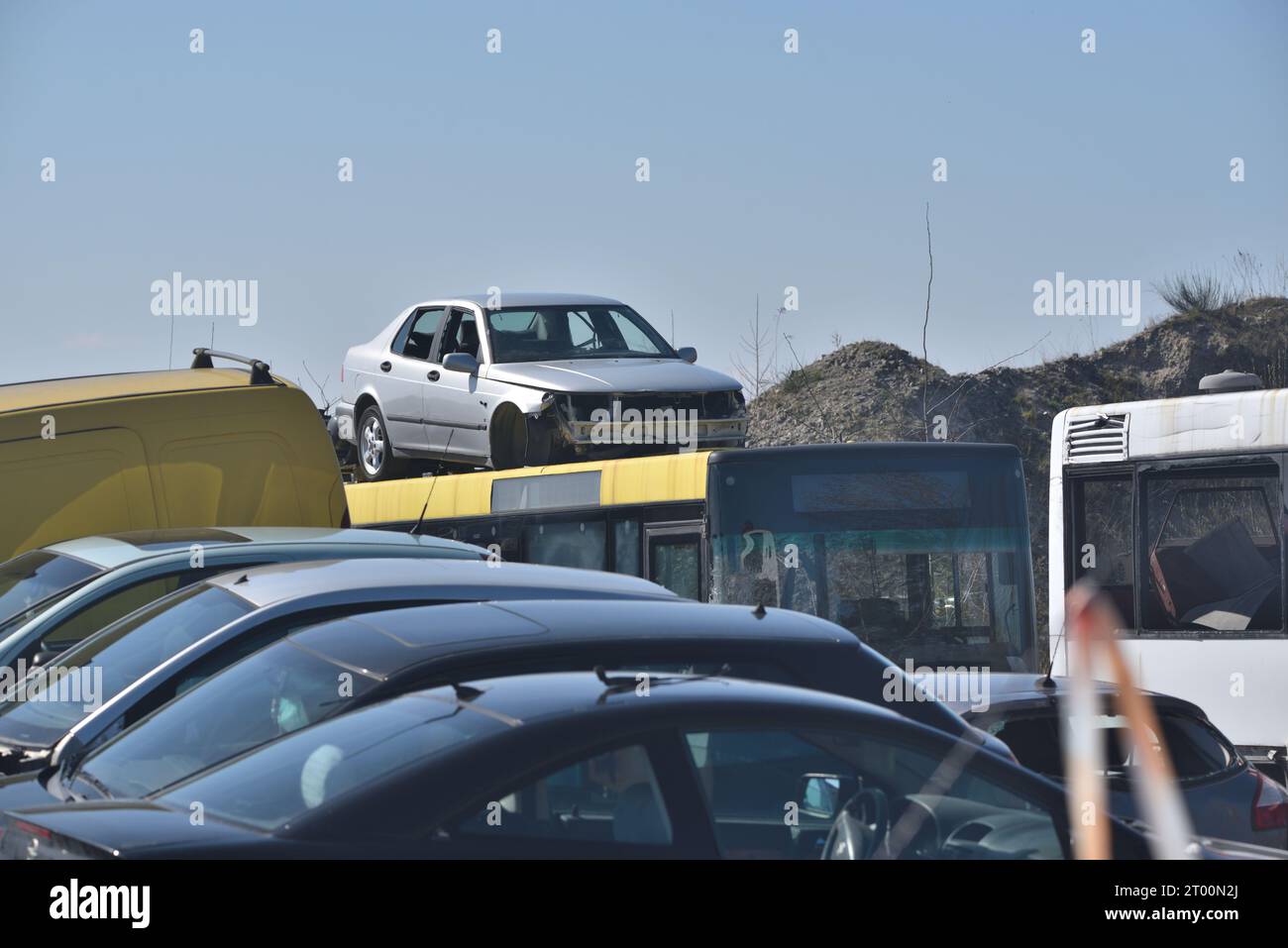 Old damaged cars hi-res stock photography and images - Alamy