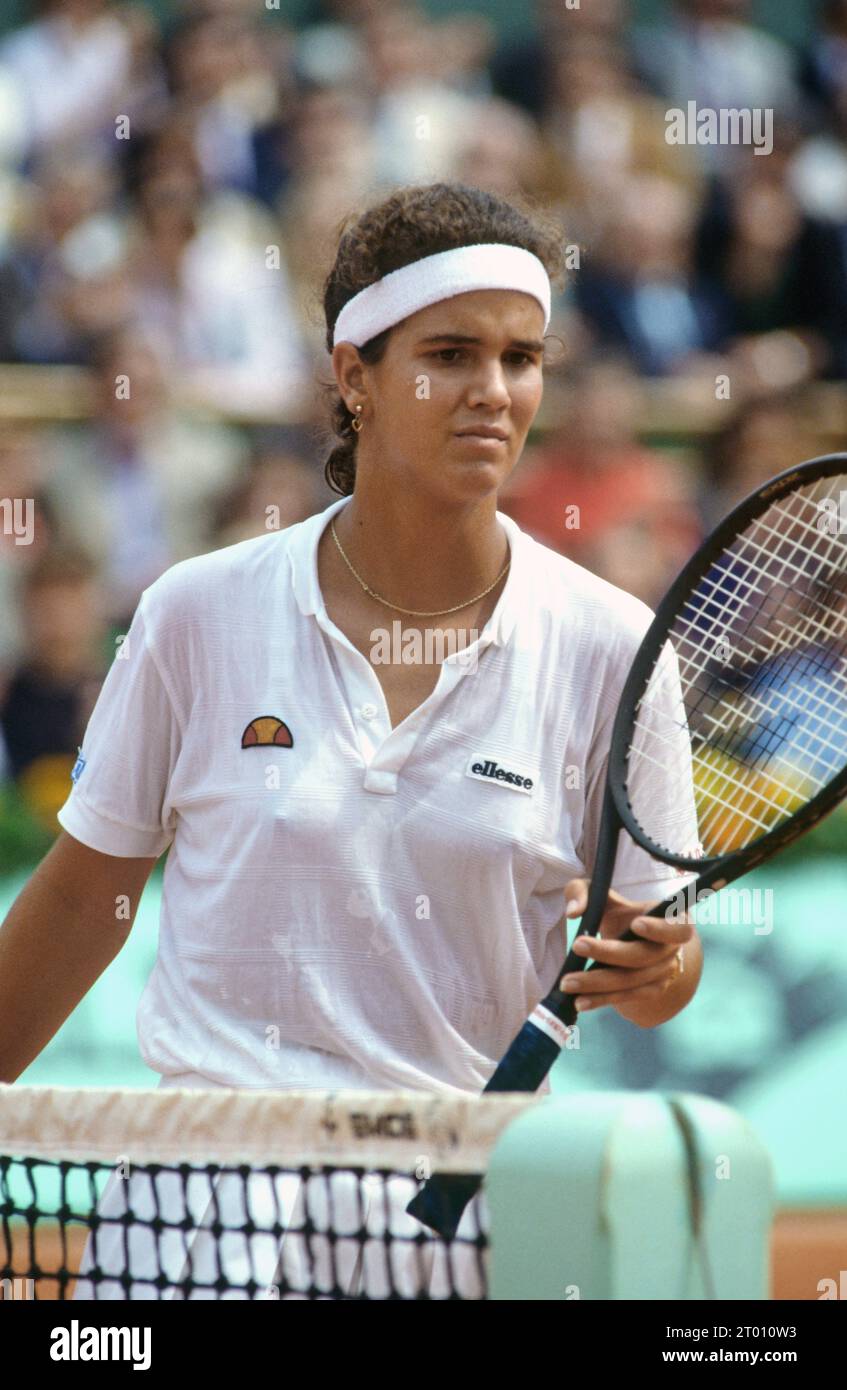 American tennis player Mary Joe Fernandez, attending a women's singles
