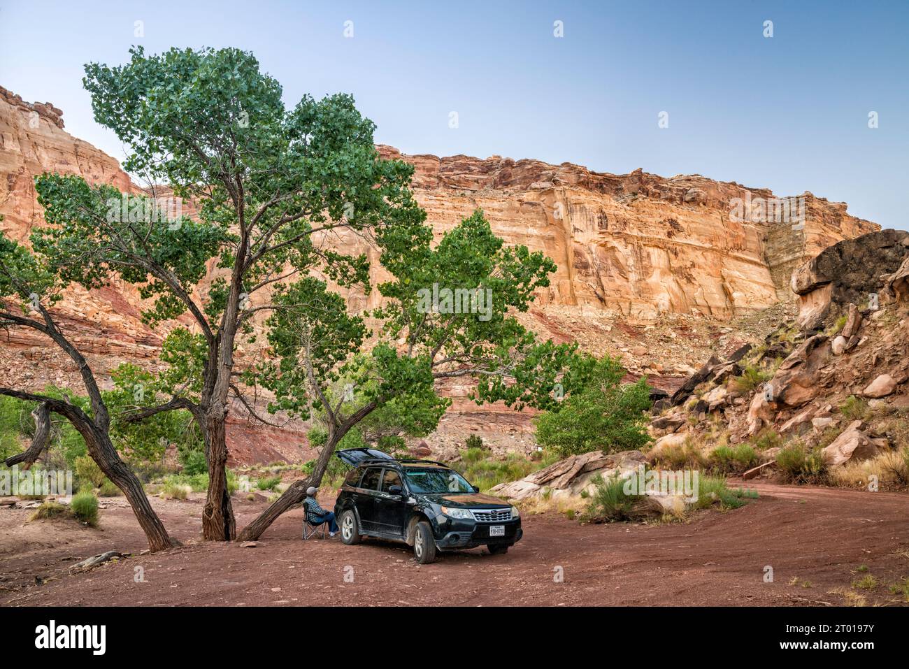 Vehicle at Behind-the-Reef Road, riparian zone at Chute Canyon entrance, San Rafael Reef rock formations, Little Ocean Draw Wilderness, Utah, USA Stock Photo