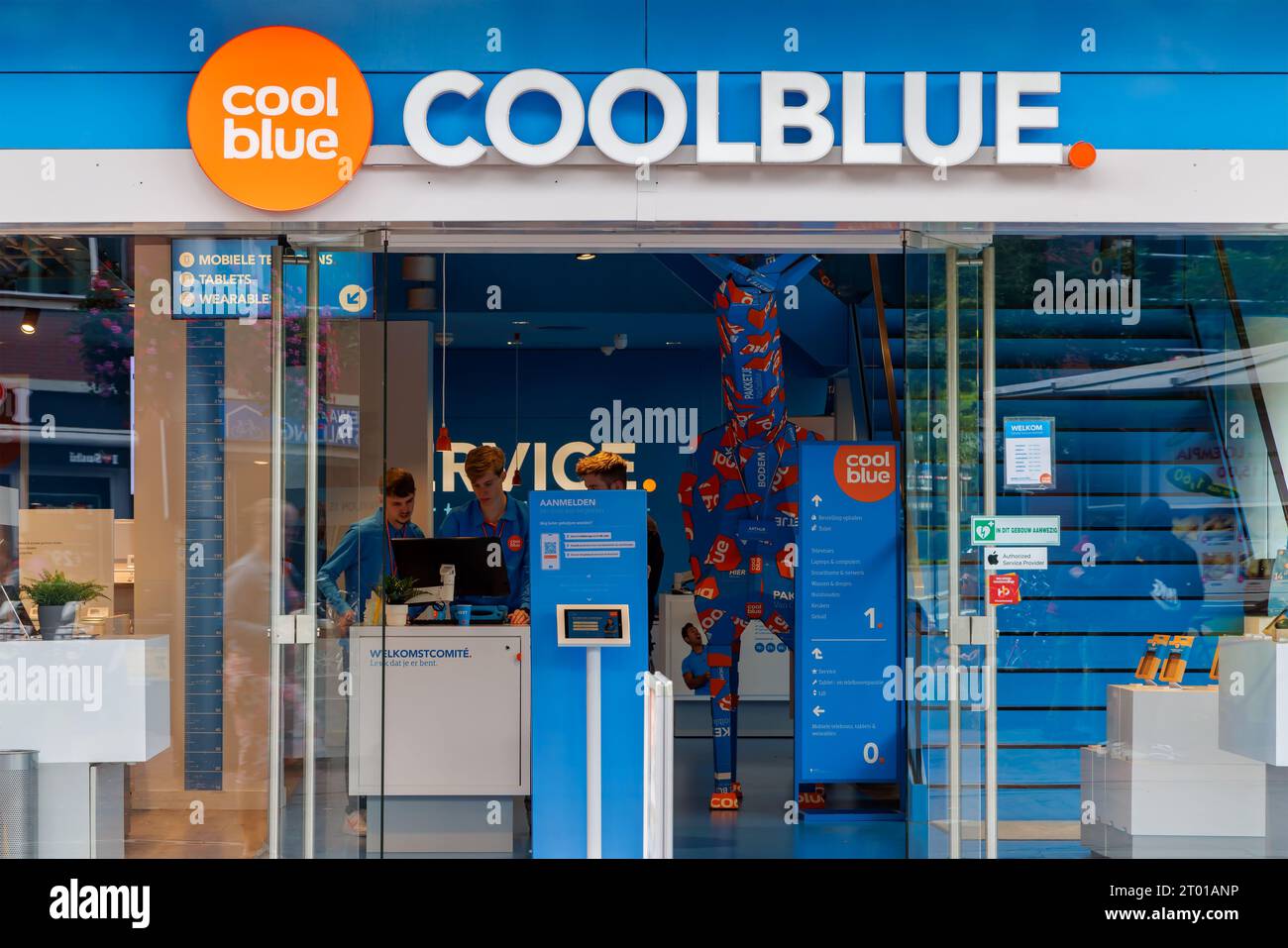 Arnhem, The Netherlands - September 20, 2023:  Entrance of a Dutch Coolblue electronics store in Arnhem, The Netherlands Stock Photo