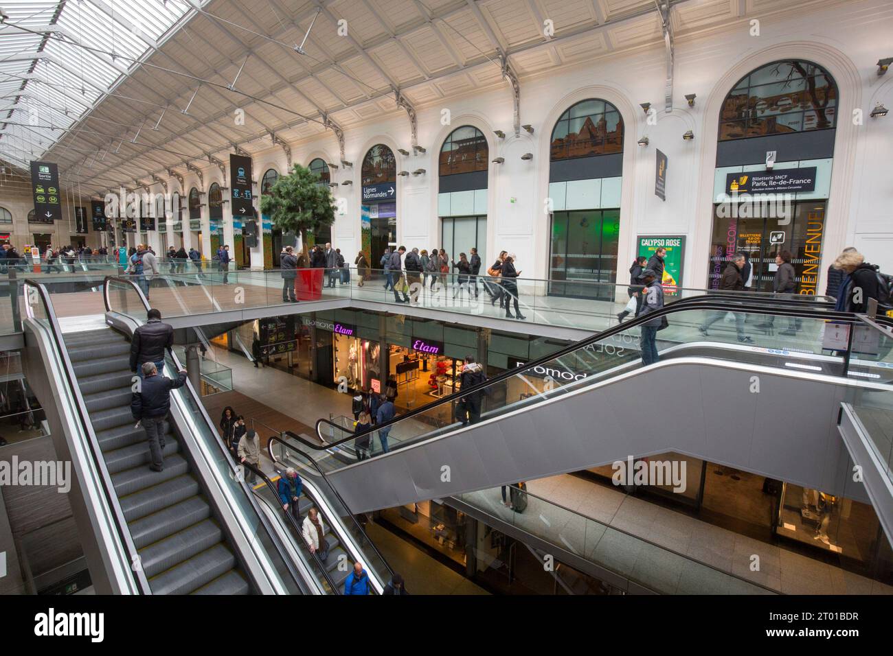 THE NEW SHOPPING CENTRE INSIDE GARE SAINT LAZARE PARIS Stock Photo Alamy