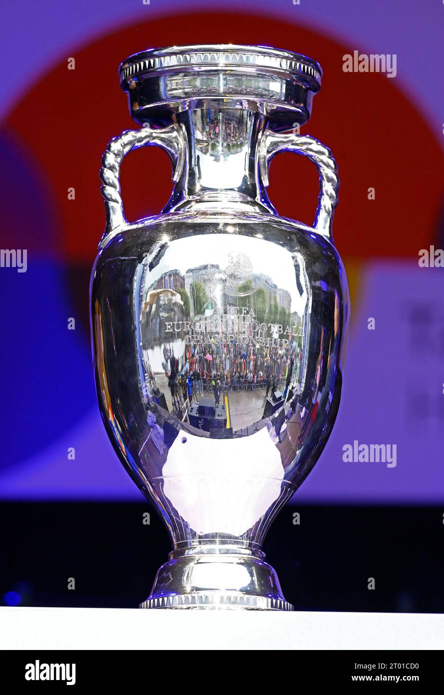 Hamburg, Germany. 03rd Oct, 2023. The EURO 2024 trophy on the NDR stage ...