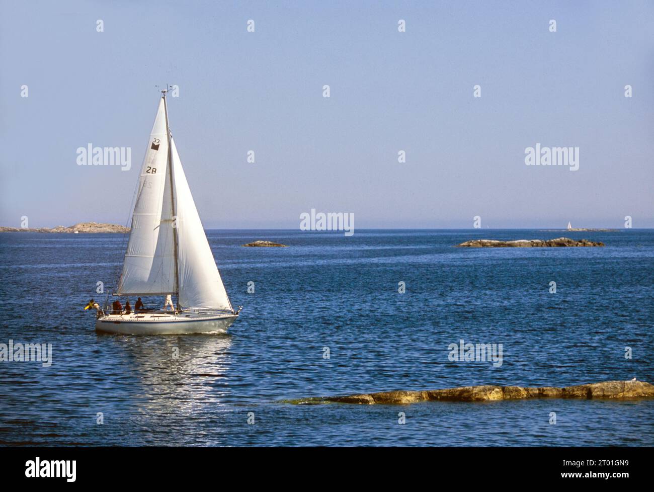 Sweden, sodermanland, Stockholm Archipelago, Boat sailing on a sunny day. photo Bo Arrhed Stock Photo