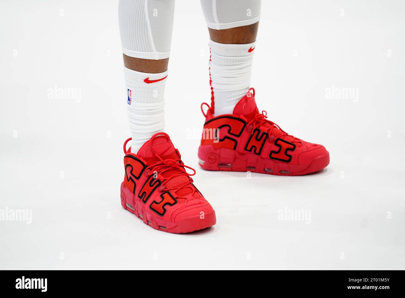 demar derozan basketball shoes