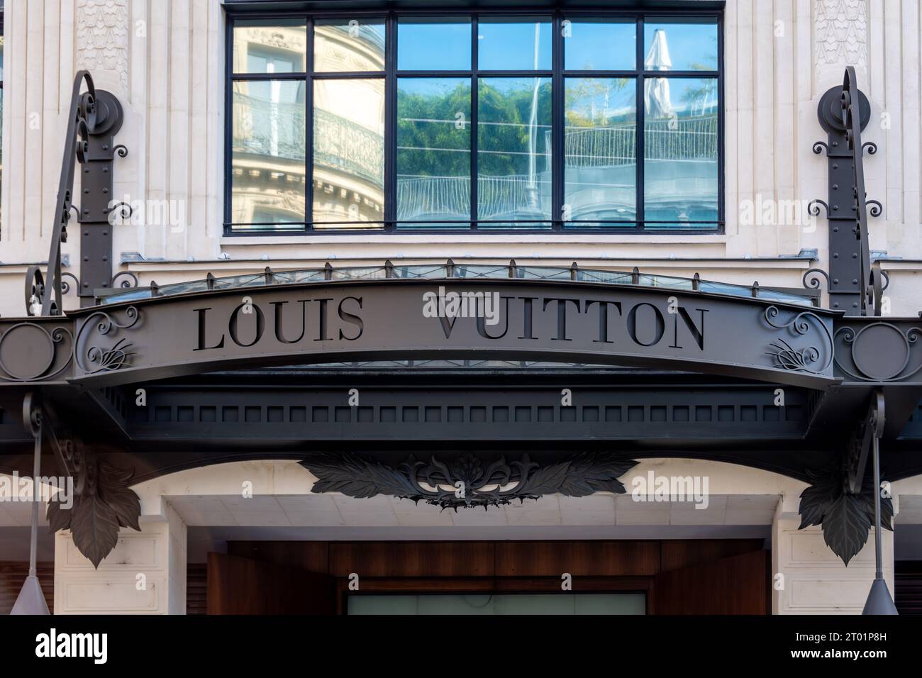 110+ Louis Vuitton Paris Stock Photos, Pictures & Royalty-Free