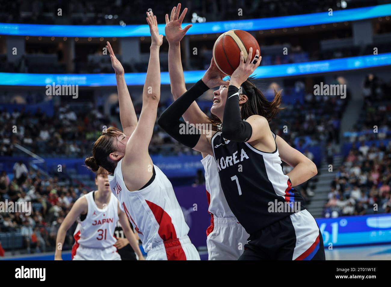 Hangzhou, China's Zhejiang Province. 3rd Oct, 2023. Park Jisu (R) of ...