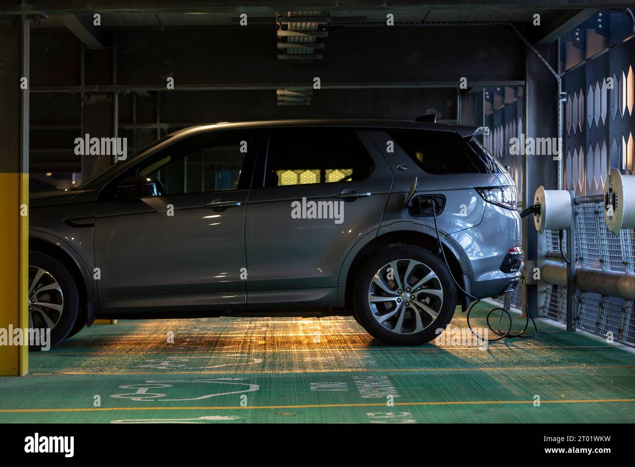Electric powered car range hi-res stock photography and images - Alamy