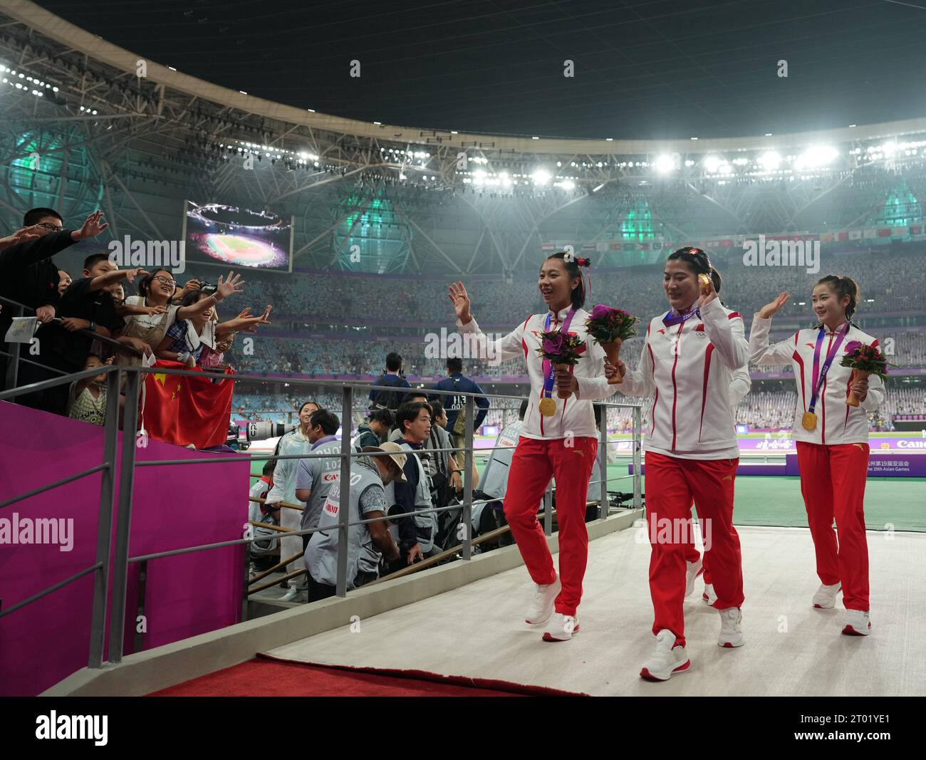 Gold medalists hi-res stock photography and images - Page 27 - Alamy