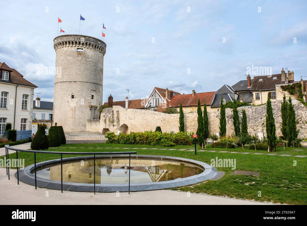 The city of Vernon - Archuve tower with the norman flag | La ville de Vernon - La tour des archives et le drapeau normand Stock Photo