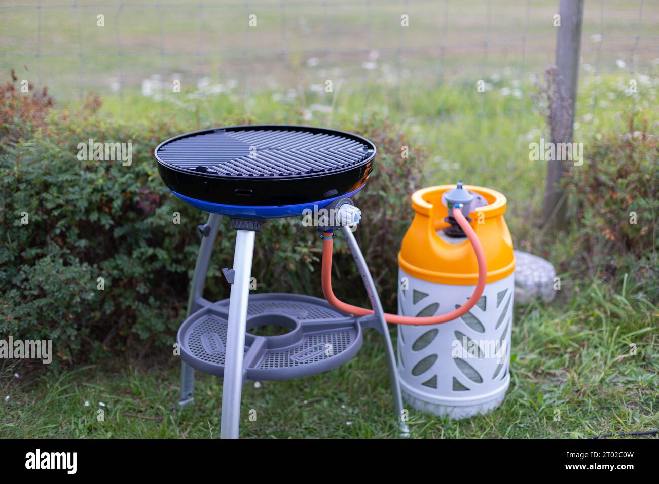 Gas grill, bowl grill for travel and camping, with light weight gas