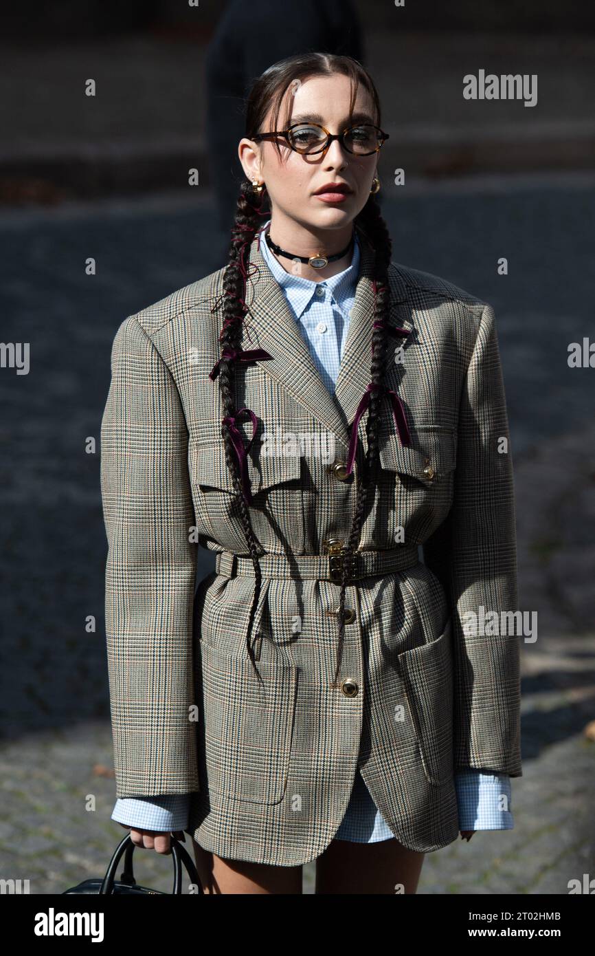 Emma chamberlain fashion week hi-res stock photography and images - Alamy