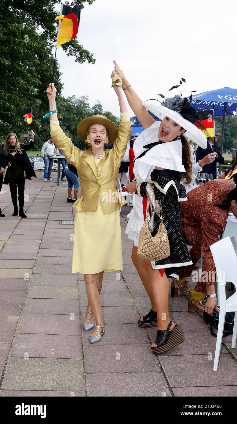 Britt Kanja, Manuela Vobach beim Renntag der Deutschen Einheit auf der ...