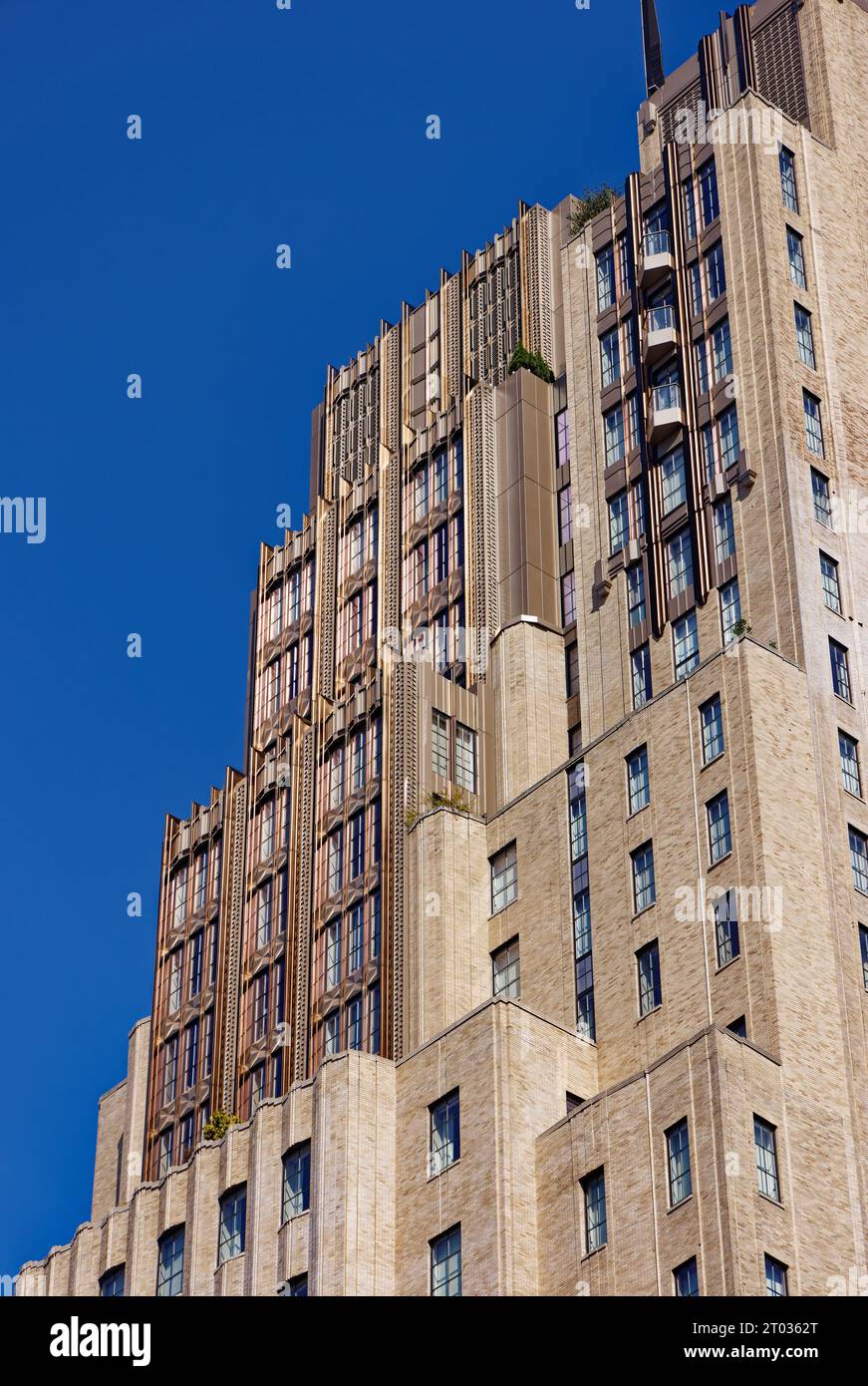Verizon occupies offices in Walker Tower, 212 W 18th Street; multi-million-dollar condos occupy upper floors of the Art Deco building. Stock Photo
