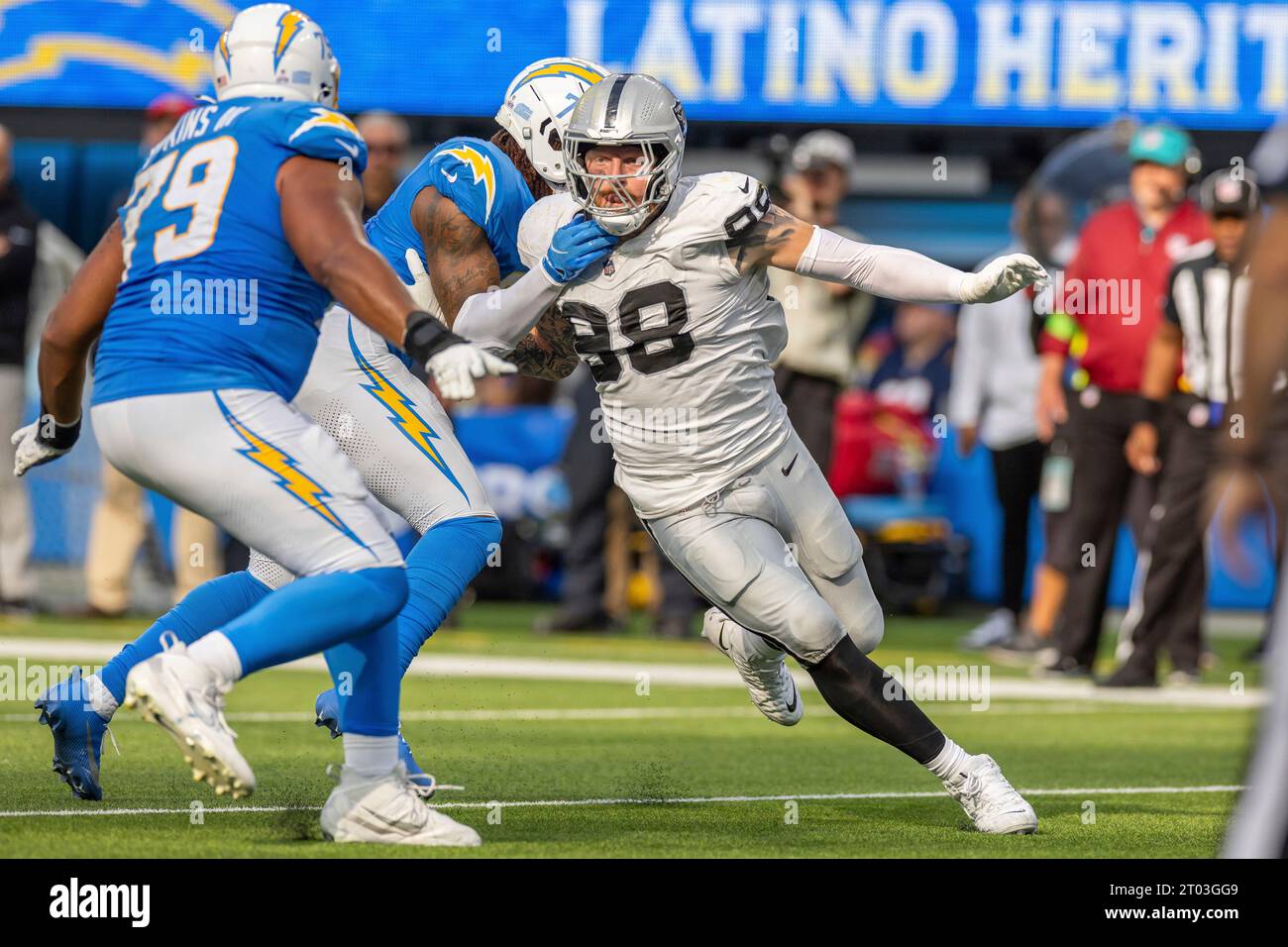Las Vegas Raiders defensive end Maxx Crosby (98) against the Los