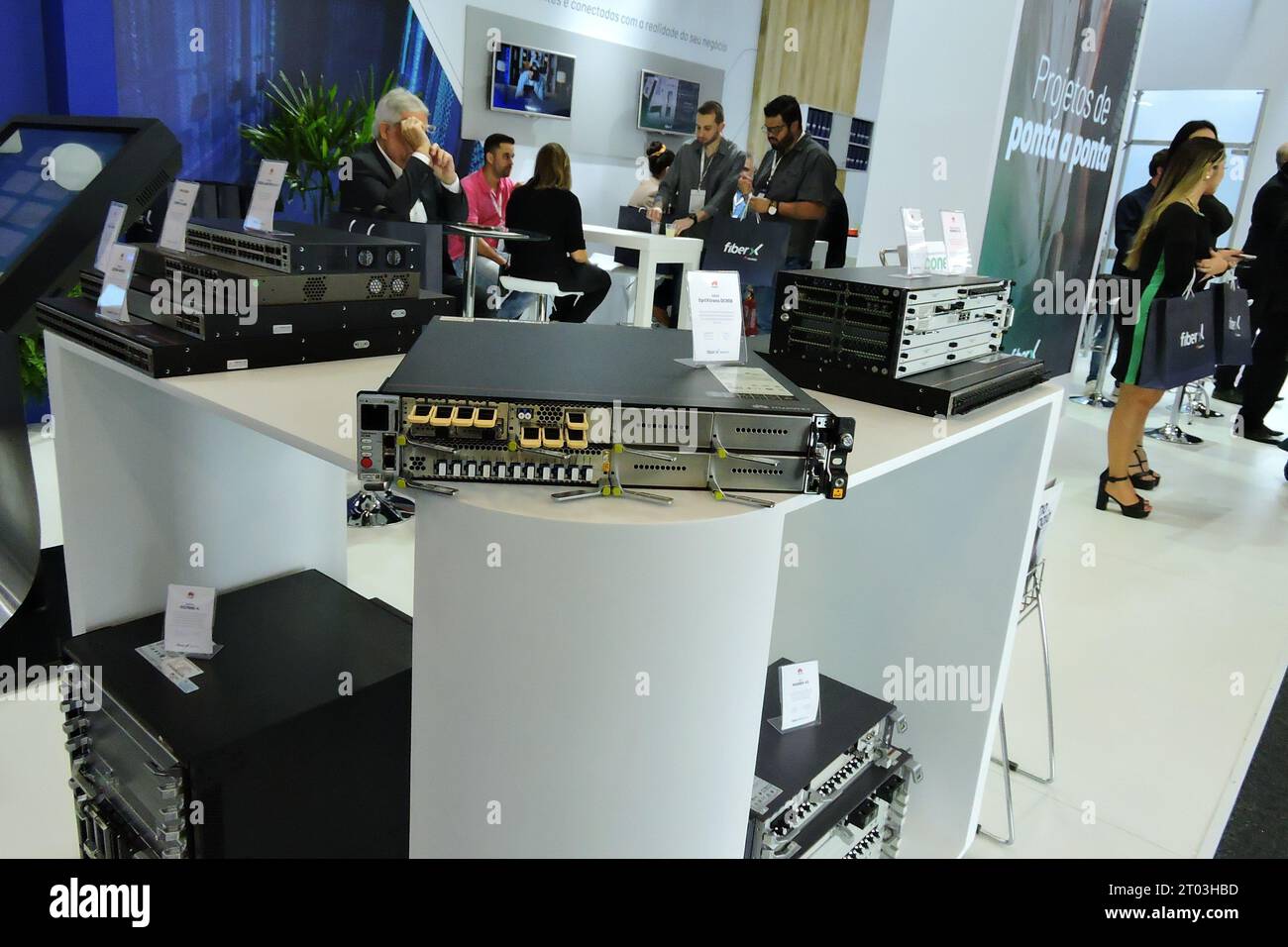 Routers and networks hi-res stock photography and images - Alamy