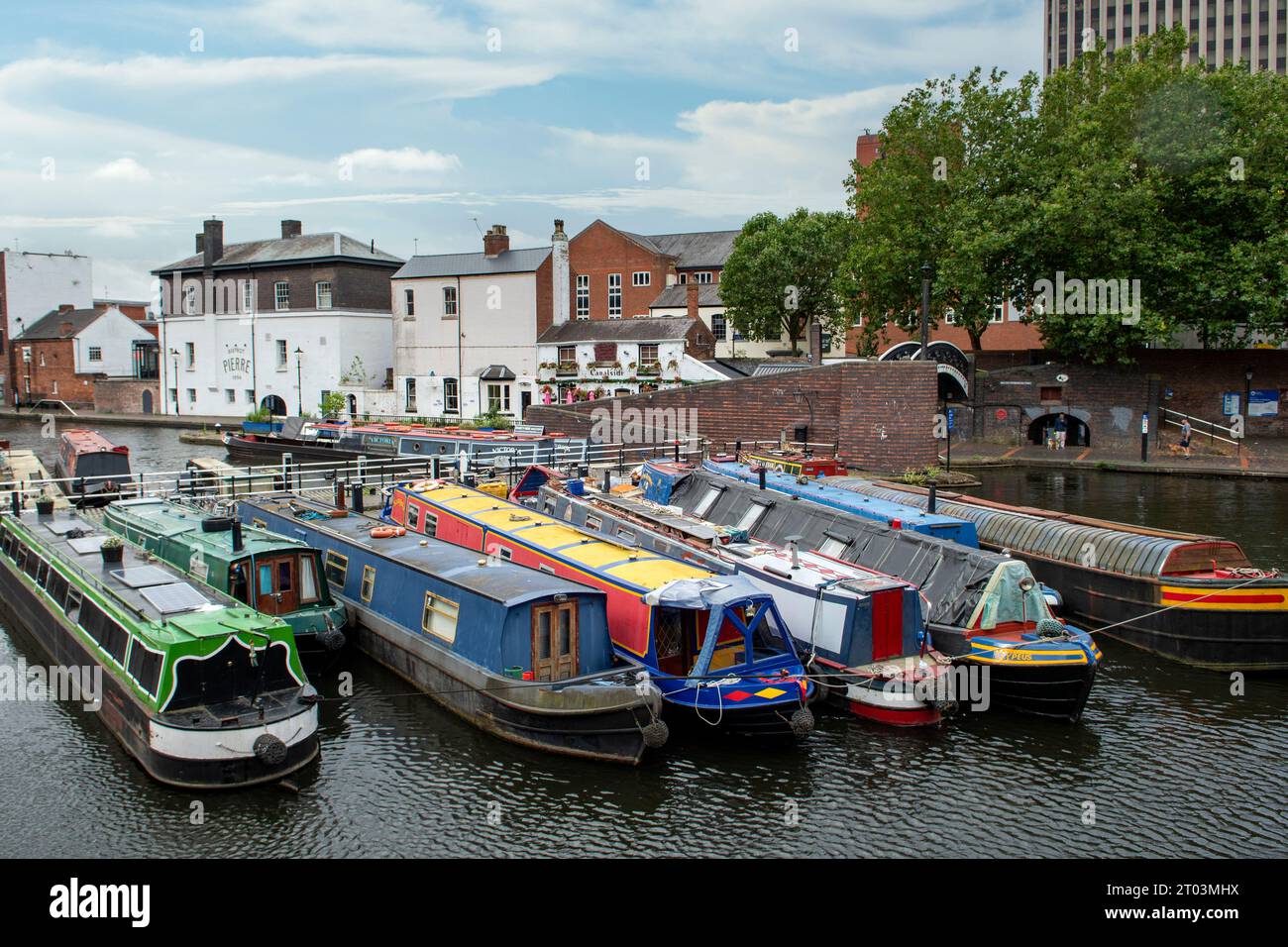 canal-boats-at-gas-street-basin-old-line-canal-birmingham
