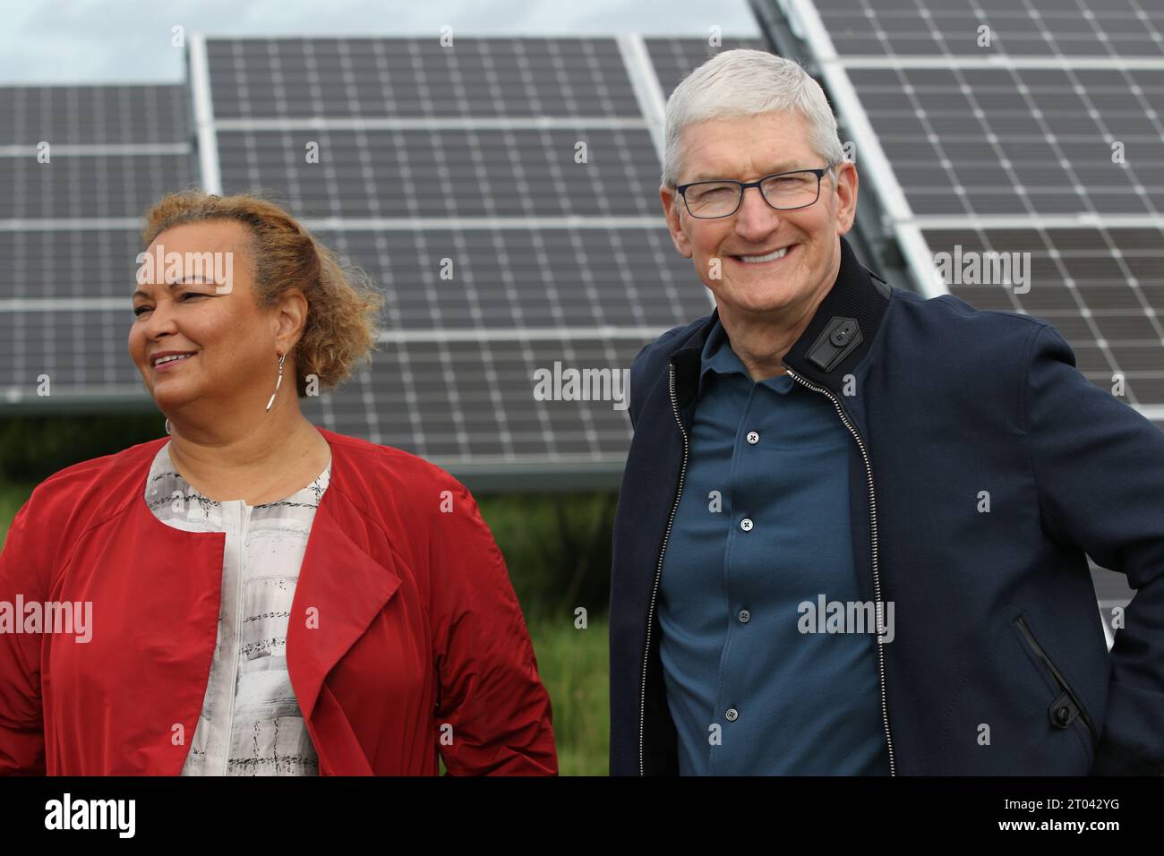 Hanstholm, Denmark. 27th Sep, 2023. Apple CEO Tim Cook and Apple sustainability chief Lisa Jackson stand at a solar farm in Hanstholm, Denmark. The solar panels are part of the renewable energy sources that power Apple's European data center in Viborg. Credit: Christoph Dernbach/dpa/Alamy Live News Stock Photo