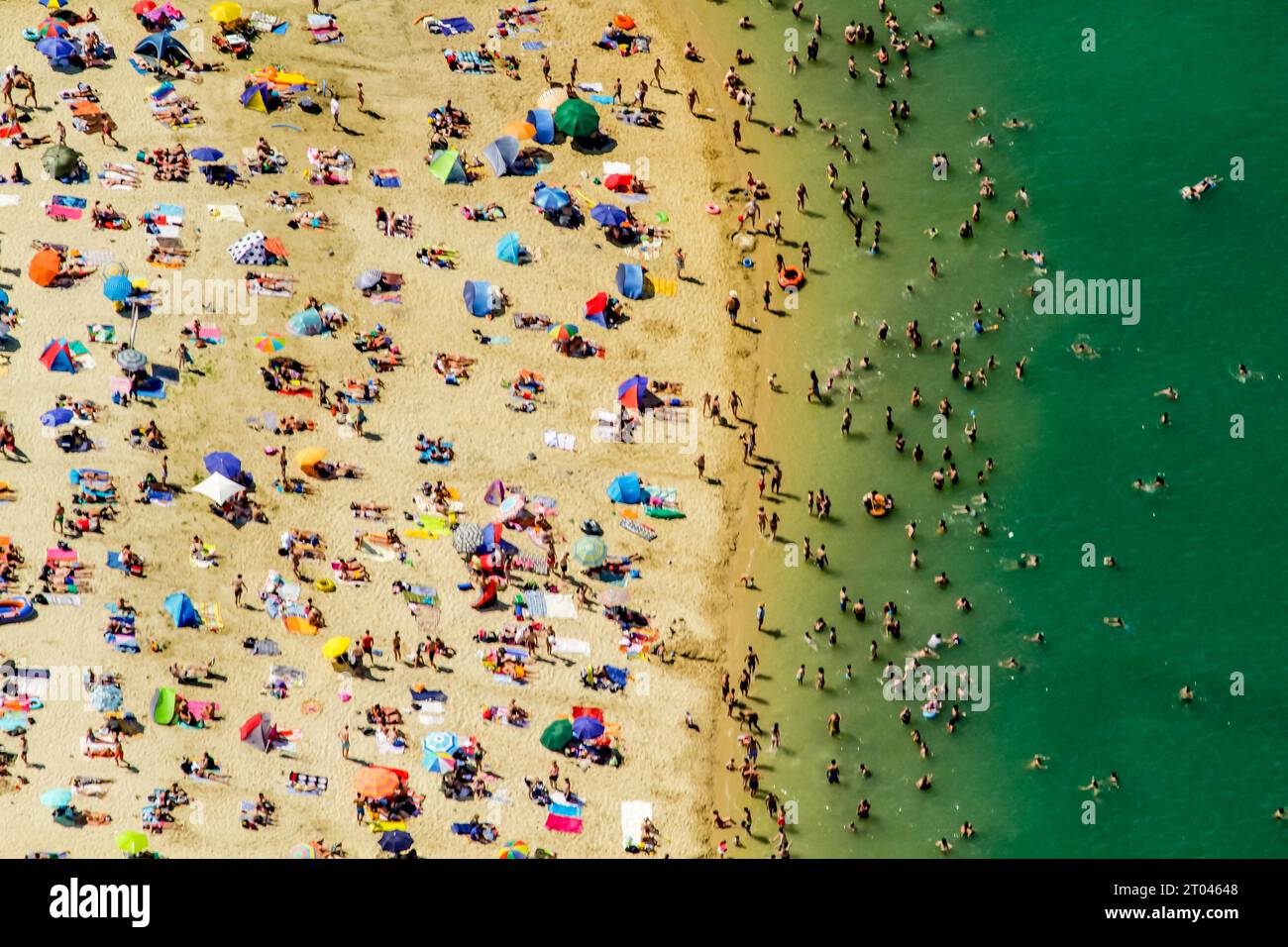 Haltern am See, quarry pond Silbersee II in summer, with many bathers at the stand from a bird's eye view. North Rhine-Westphalia, Germany Stock Photo