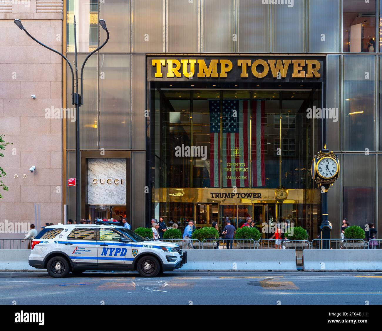 09.19.23. New York city, USA. Police officers gurad The Trump tower in Manhattan. Stock Photo