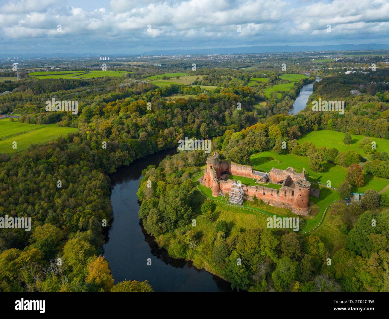 Aerial view of ruins of Bothwell Castle beside the River Clyde, Bothwell, South Lanarkshire