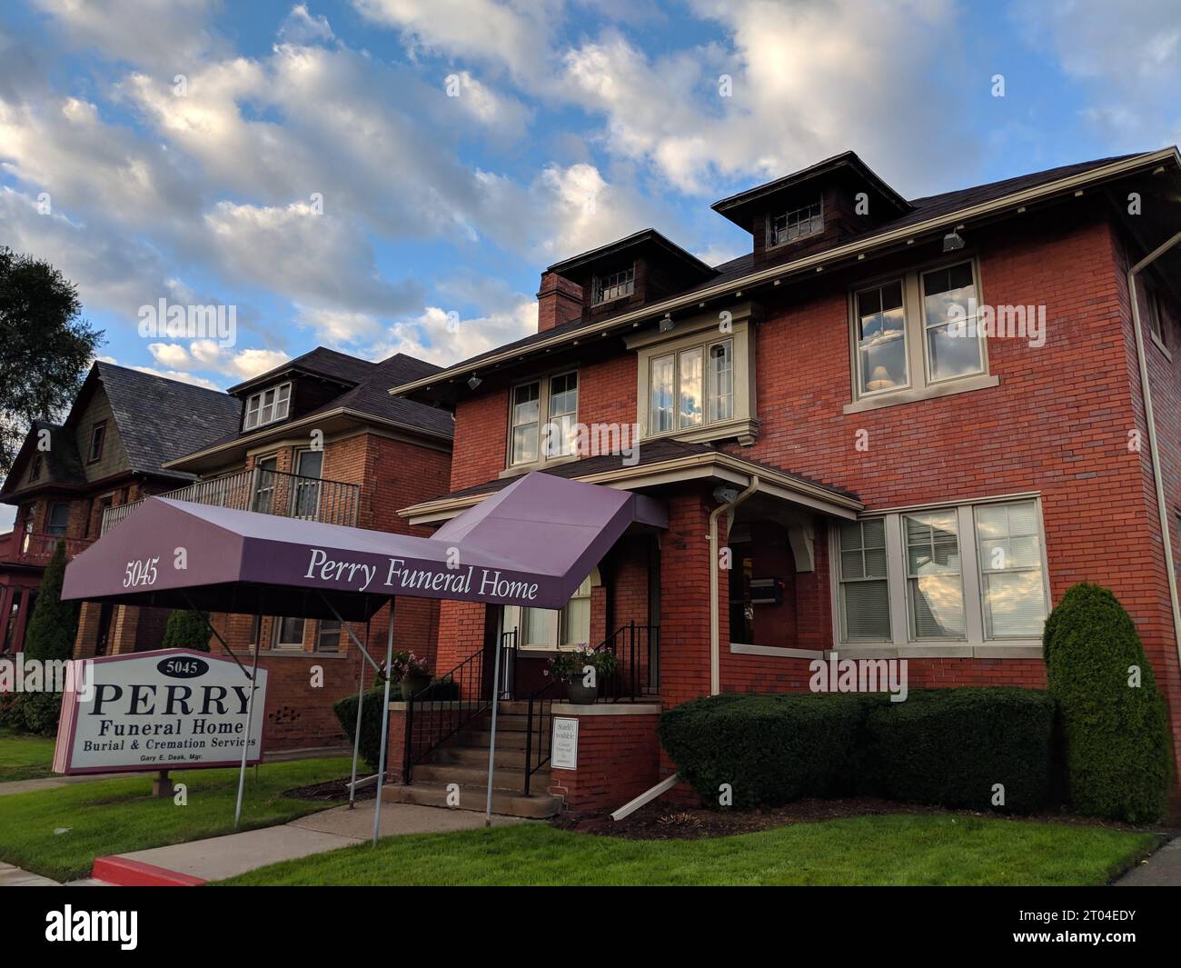 Abandoned funeral home hires stock photography and images Alamy