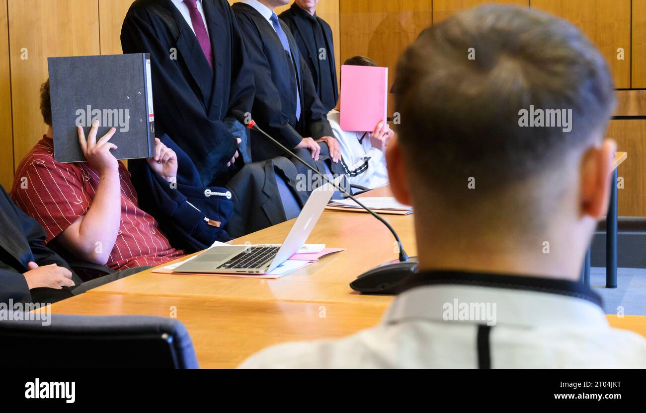 Hildesheim, Germany. 04th Oct, 2023. The three defendants sit in the
