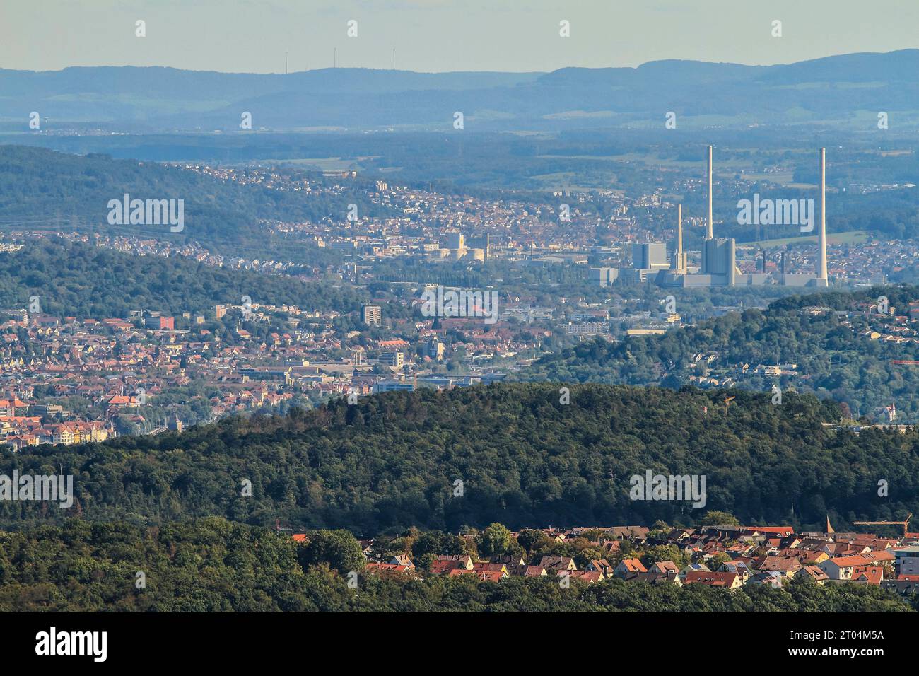 Neckartal mit Steinkohlekraftwerk Heizkraftwerk Altbach/Deizisau, gesehen von der Aussichtsplattform des Fernsehturm, 217 Meter hoch und erster Fernsehturm der Welt, Landeshauptstadt Stuttgart, Baden-Württemberg, Deutschland *** Neckar valley with coal-fired power plant Altbach Deizisau combined heat and power plant, seen from the observation deck of the television tower, 217 meters high and the first television tower in the world, capital Stuttgart, Baden Württemberg, Germany Credit: Imago/Alamy Live News Stock Photo