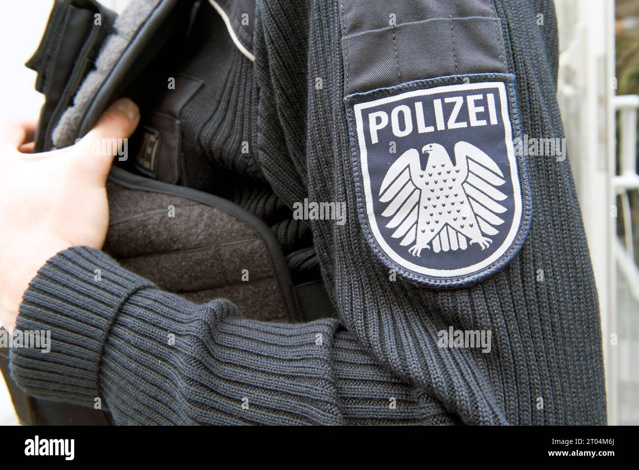 Polizei in Der Schutzausrüstung Mit Blauhelm Und Schlagstock in