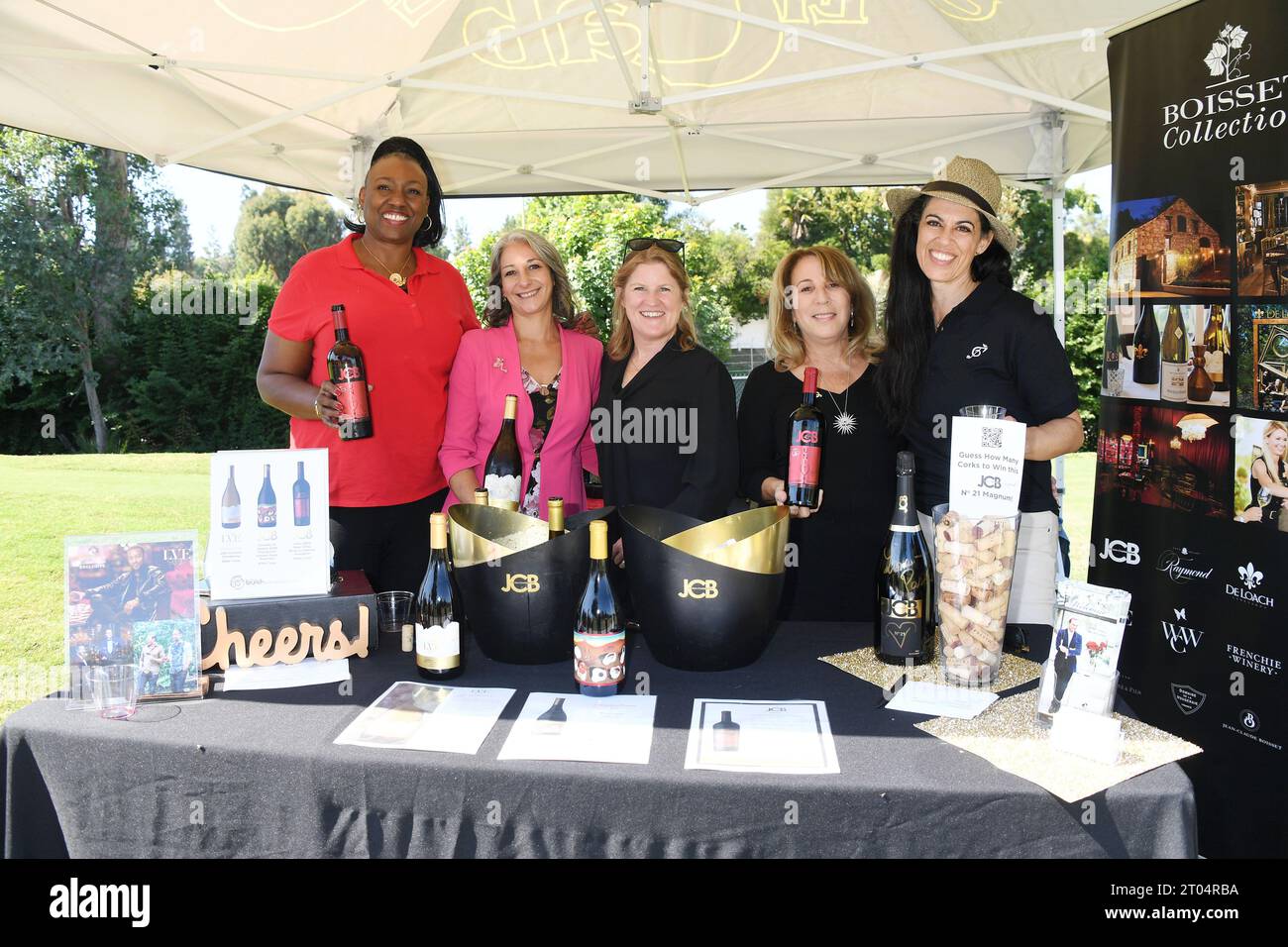 TARZANA, CALIFORNIA - OCTOBER 02: (L-R) Patti-Anne Tarlton, Nurit Siegel Smith and guests attend the Music Forward Foundation Golf Classic at El Cabal Stock Photo