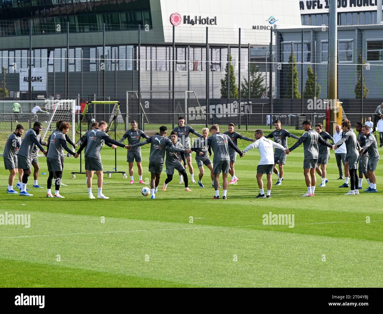 Kleines Aufwaermspielchen mit Grant Leon Ranos (Borussia ...