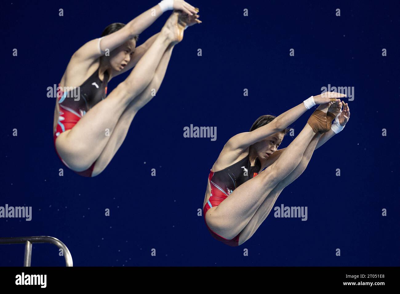 Chinese divers Quan Hongchan and Chen Yuxi win the championships at the