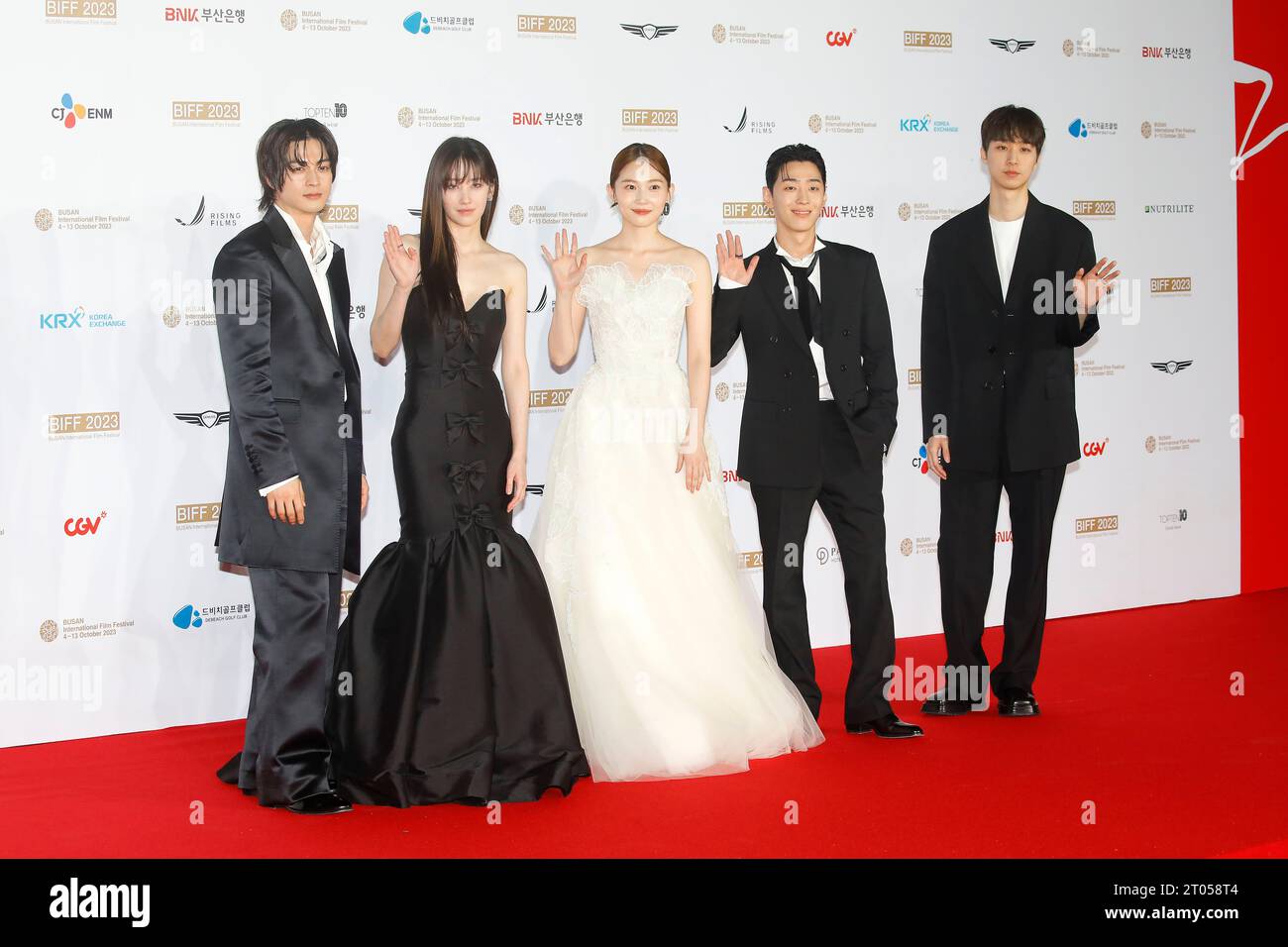 October 4, 2023, BUSAN, SOUTH KOREA: Oct 4, 2023-Busan, South Korea-From Left Actor Kim Ji Hoon, ActressJeong Jong Seo, Actress Park Yu Lim, Musician Grey, Director Lee Choong Hyun pose for photowall during the 28th Busan International Film Festival Red Carpet Event at Busan Cinema Center in Busan, South Korea (Credit Image: © Ryu Seung-Il/ZUMA Press Wire) EDITORIAL USAGE ONLY! Not for Commercial USAGE! Stock Photo
